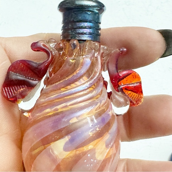 Gorgeous Vintage Hand Blown Art Glass Cranberry Swirl  Salt & Pepper Shakers - Picture 7 of 12